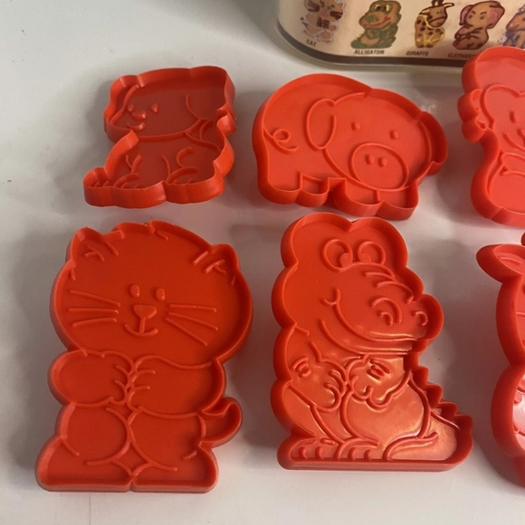 Hoan Animal Cookie Cutters Set With Recipe 1986 Vintage Animals - Picture 2 of 8